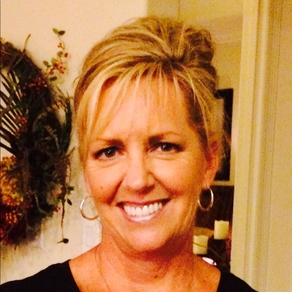 Meet your Posher, Lynne - Picture 1 of 6